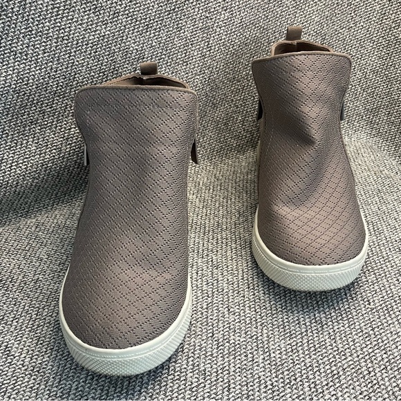 Torrid Beige Wedges with Stylish Comfort - Picture 5 of 16